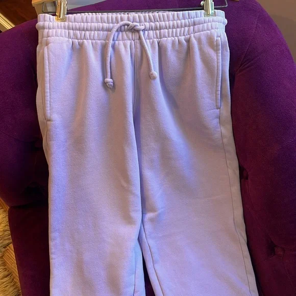 ARITZIA NWOT TNA COZY FLEECE SWEAT PANTS/JOGGERS IN LAVENDER SIZE MEDIUM POCKETS - Picture 4 of 4